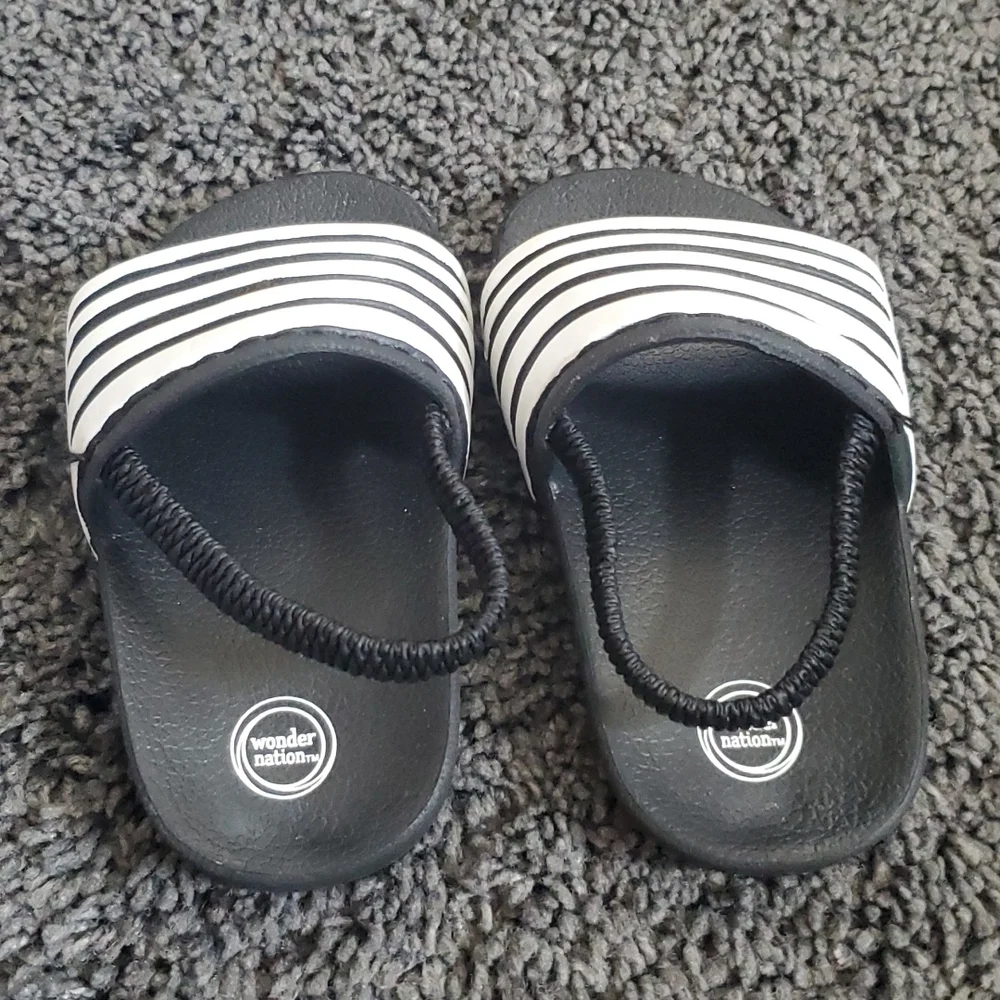 Toddler Sandals/Water Shoes Bundle Size Various - Picture 4 of 17